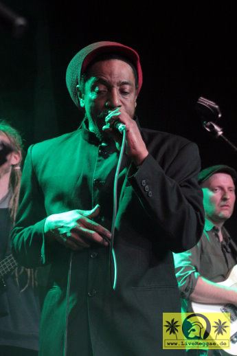 Earl 16 (Jam) with The Magic Touch 4. Freedom Sounds Festival - Gebaeude 9, Koeln 23. April 2016 (8).JPG